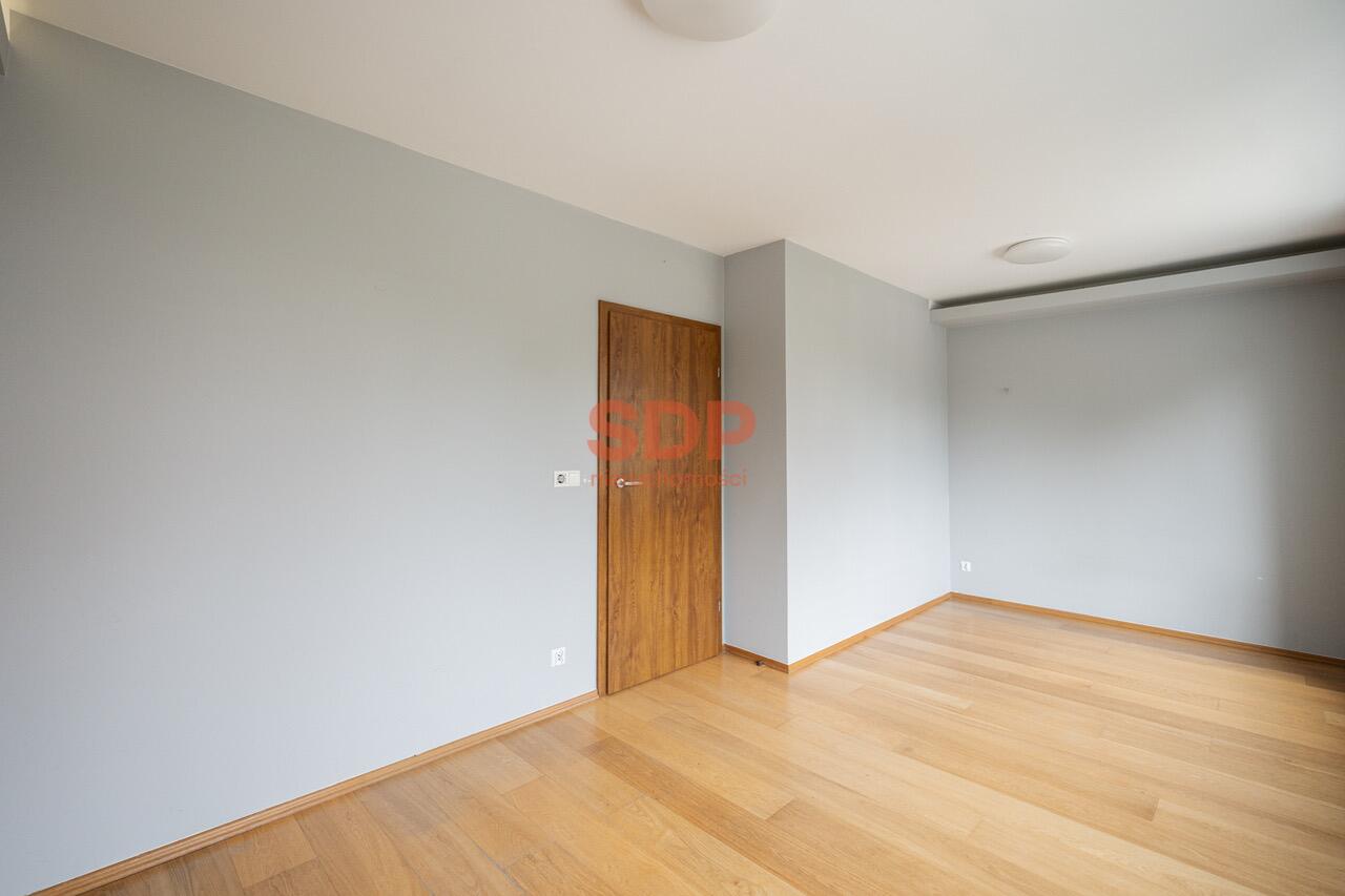 Maślice|2 pokoje z odzielną kuchnią|duży garaż 21m2|komórka lokatorska-2