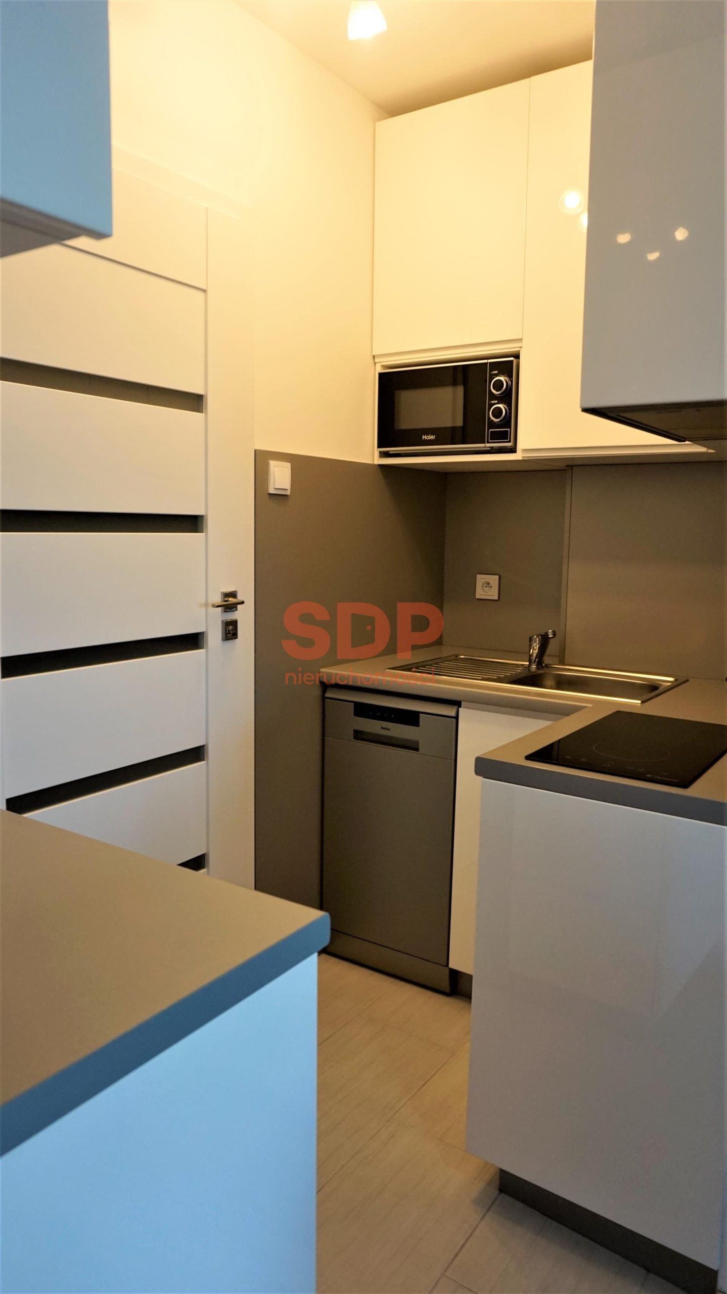 Kawalerka z balkonem. Apartamentowiec-5