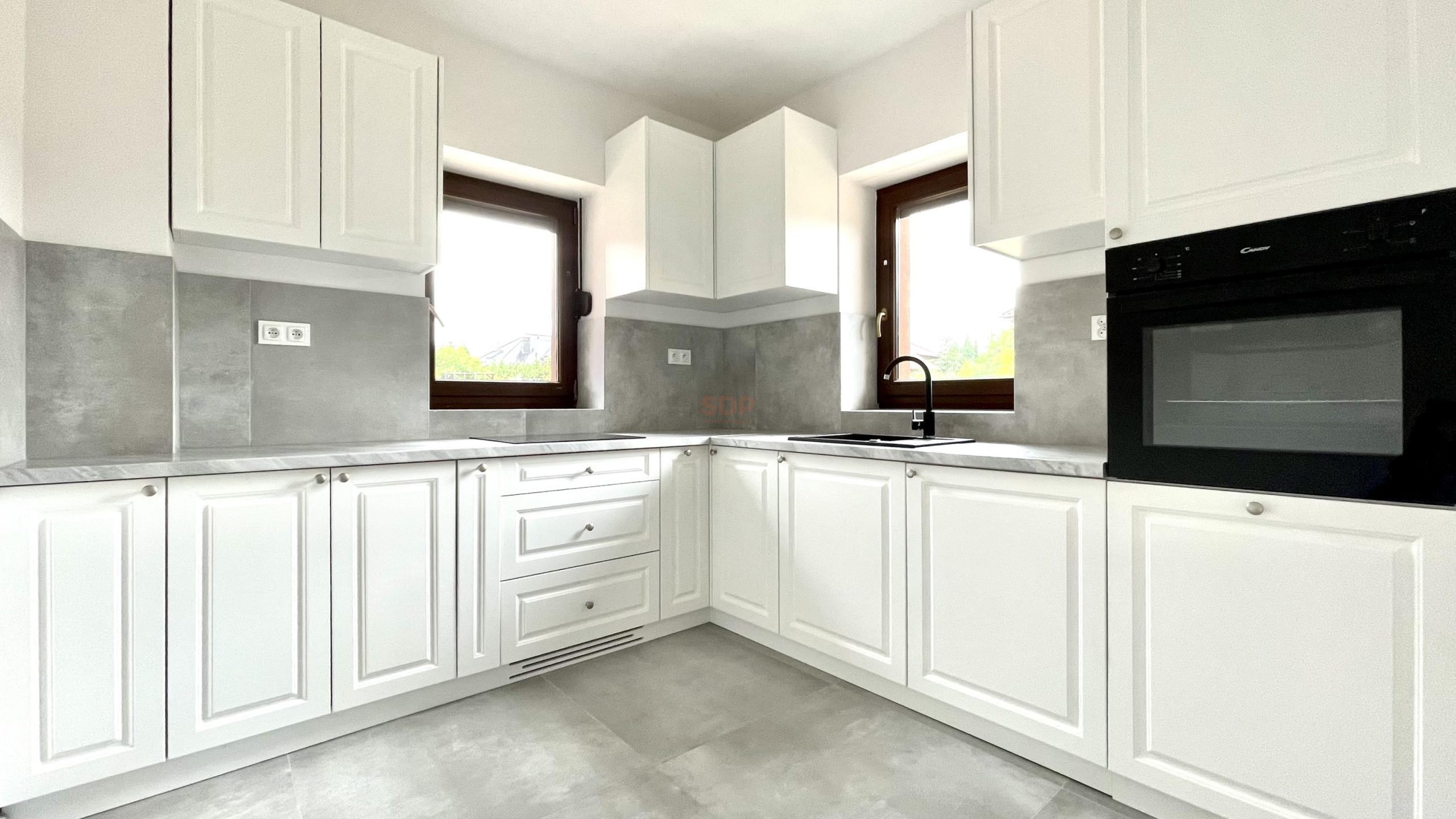 Przestronny dom na zamkniętym osiedlu-2