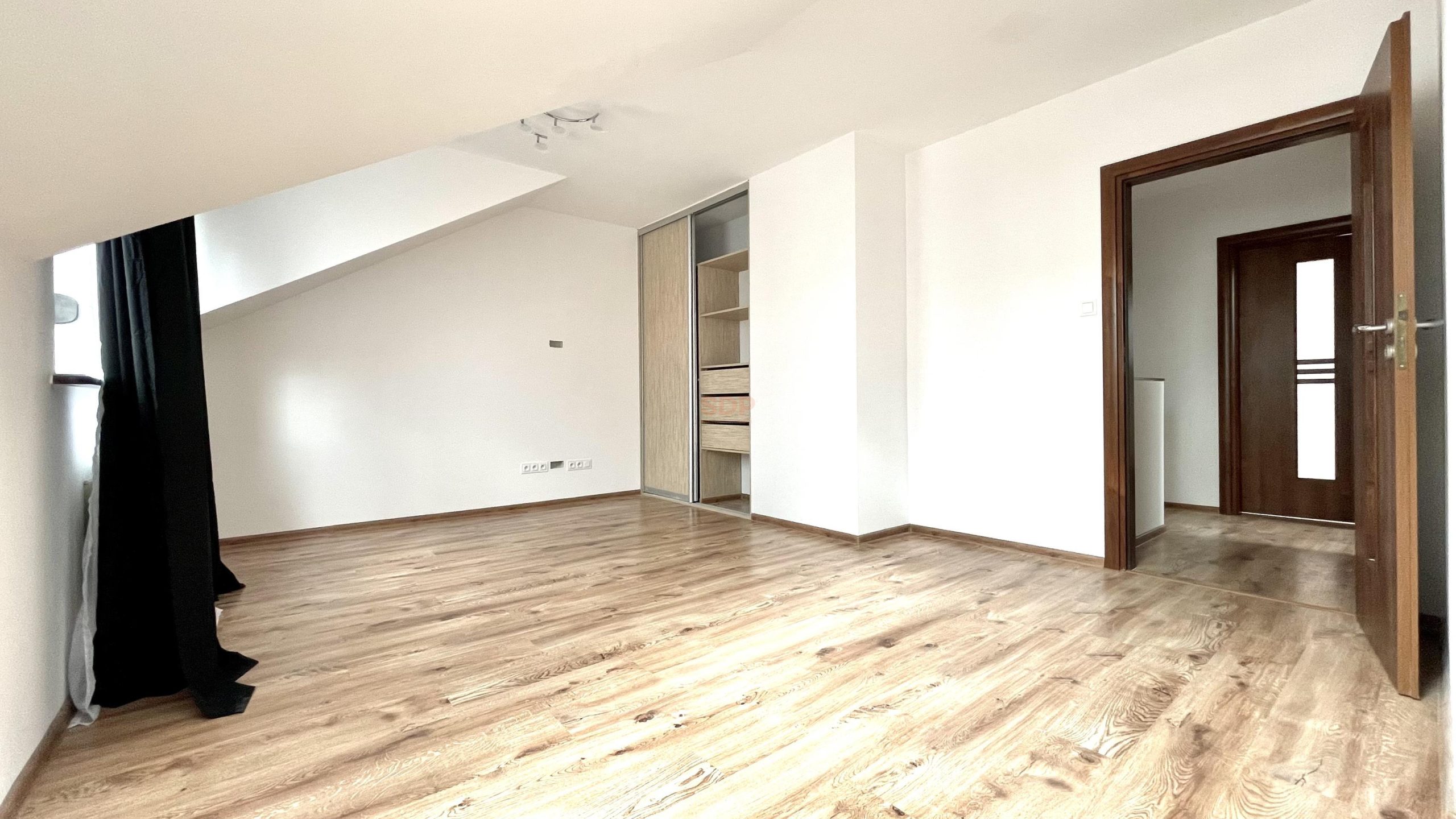 Przestronny dom na zamkniętym osiedlu-6