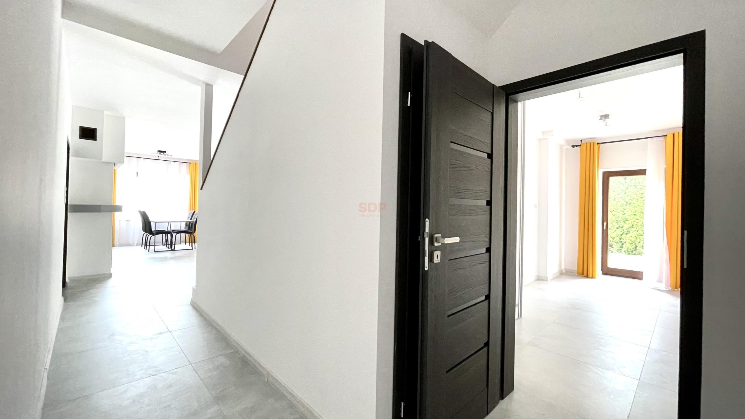 Przestronny dom na zamkniętym osiedlu-7