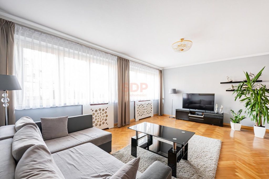 Dom w zabudowie bliźniaczej przy spokojnej ulicy-0