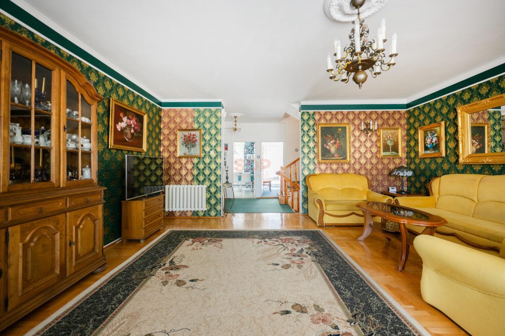 Dom z możliwością wydzielenia 2 osobnych mieszkań! Garaż oraz ogród!-0