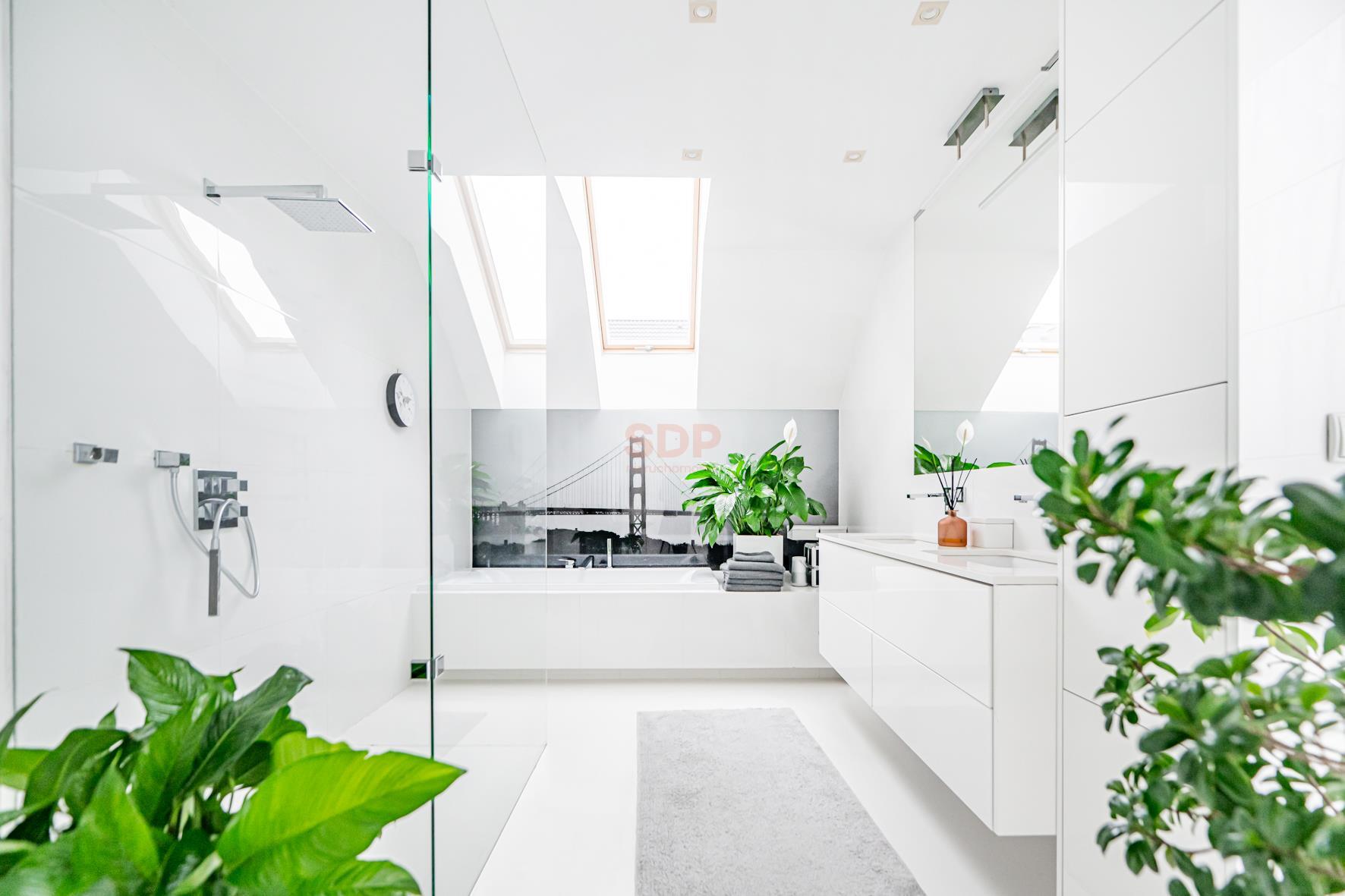 Nowoczesny dom z ogrodem | Jacuzzi | 3 łazienki-11