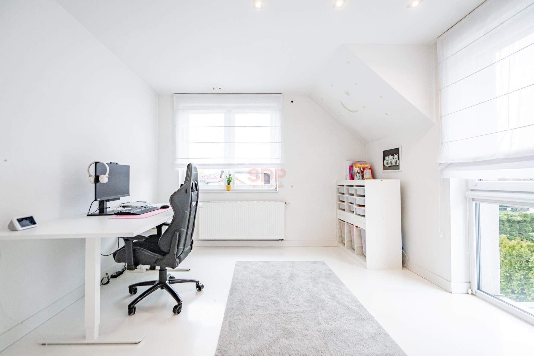 Nowoczesny dom z ogrodem | Jacuzzi | 3 łazienki-14