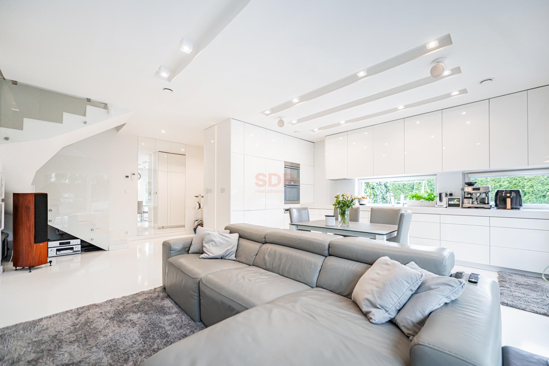 Nowoczesny dom z ogrodem | Jacuzzi | 3 łazienki-1