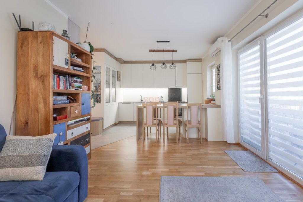 3-pokojowe w zielonym otoczeniu z komunikacją tramwajową do centrum.-0