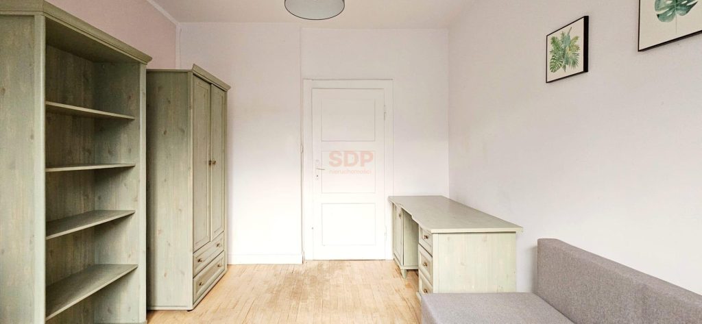 Grabiszyn, 3 pokoje, I piętro, komórka lokatorska-0