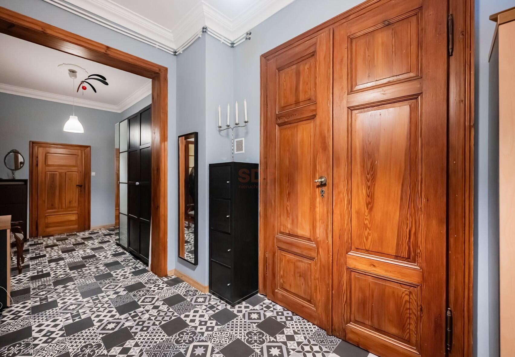 Unikatowe klimat. 4-pok. mieszk.z balkonem w kamienicy|Stare Miasto-13