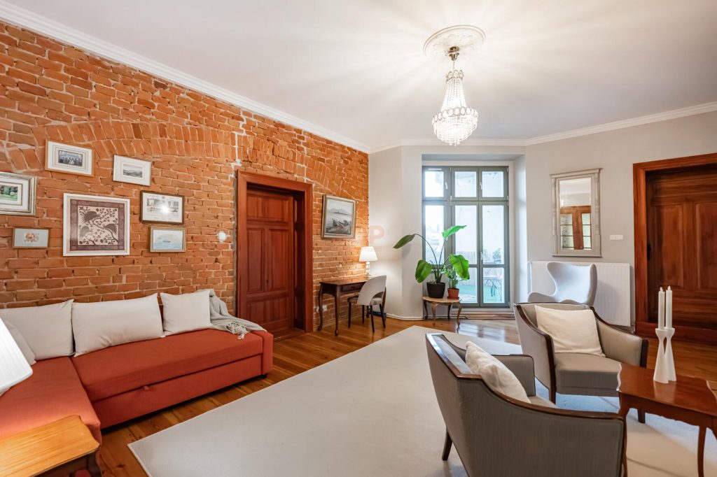 Unikatowe klimat. 4-pok. mieszk.z balkonem w kamienicy|Stare Miasto-0