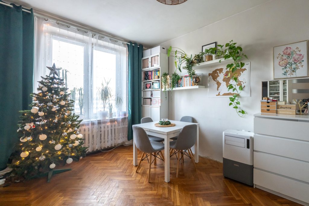 3 pokoje z balkonem i osobną kuchnią w centrum + parking za szlabanem-0