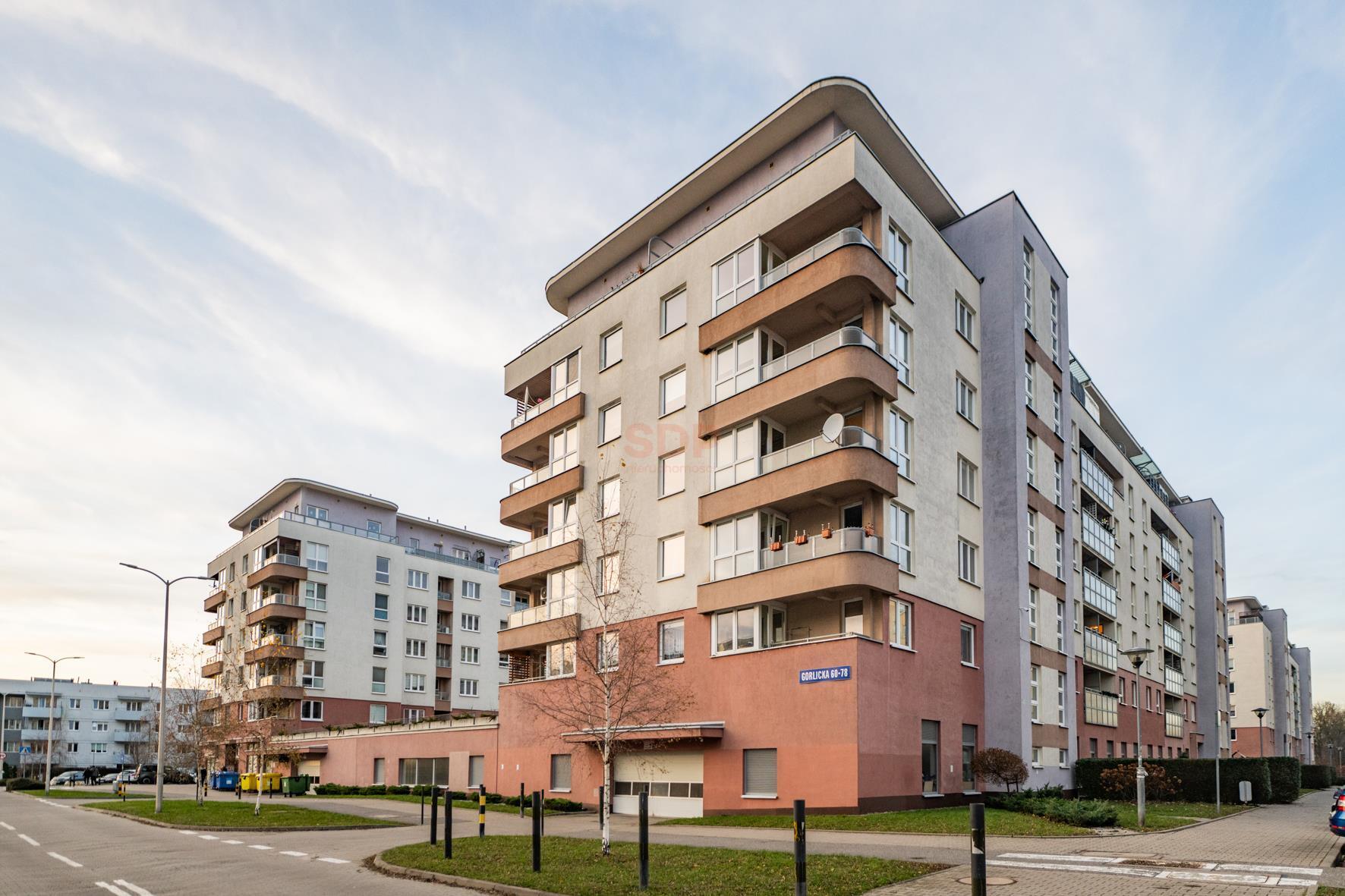 3 pokoje | loggia |miejsce postojowe za szlabnem | widok na Ślęże-18