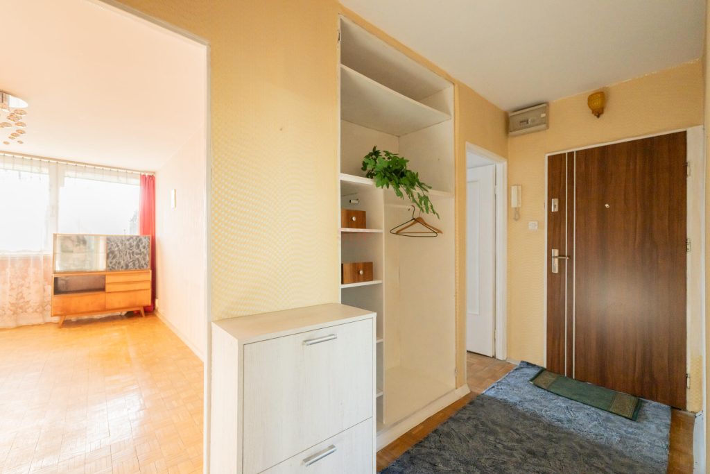 | 3 pokoje | osobna kuchnia | balkon | piwnica | do remontu |-0