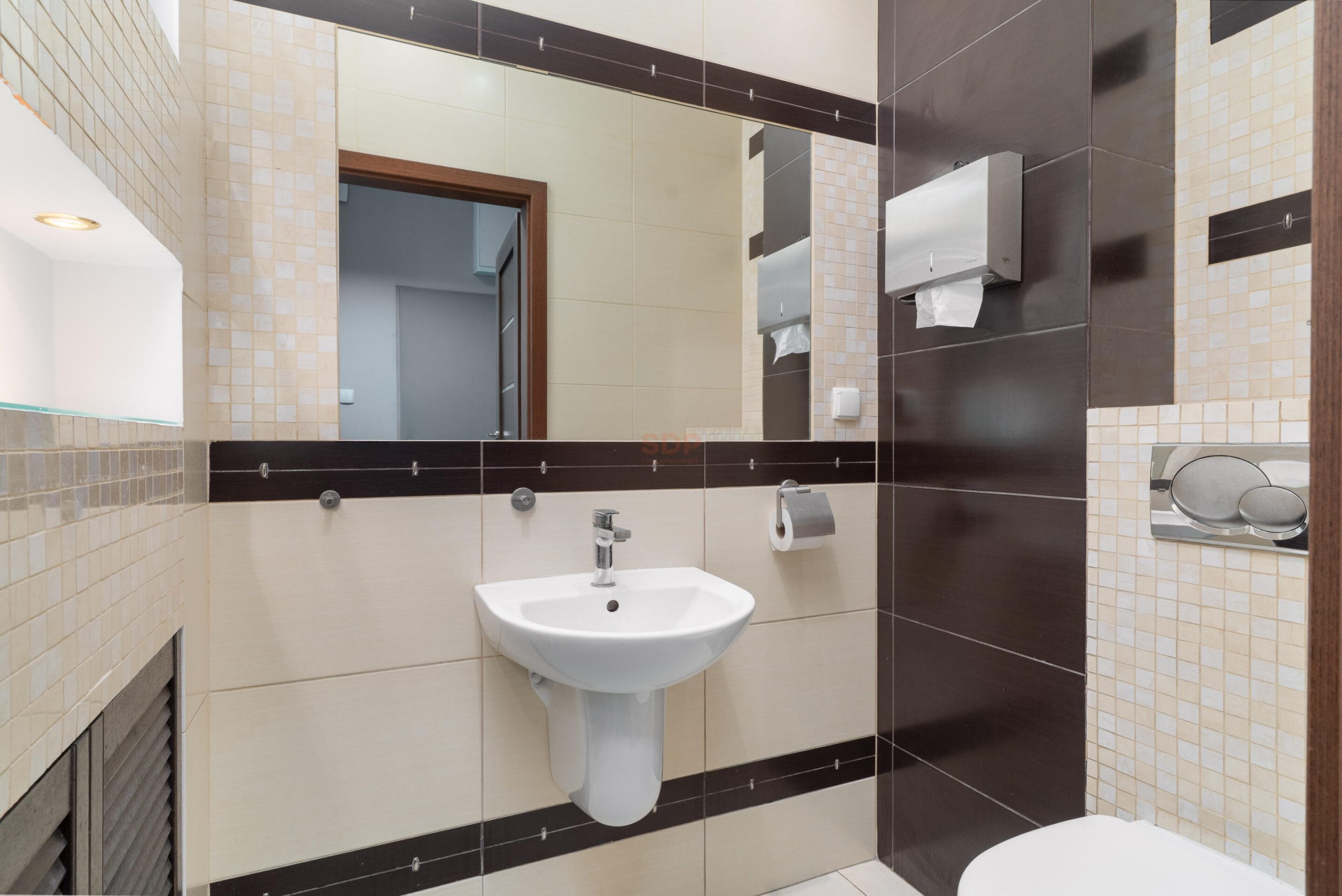 Lokal biurowy przy pętli autobusowej-10