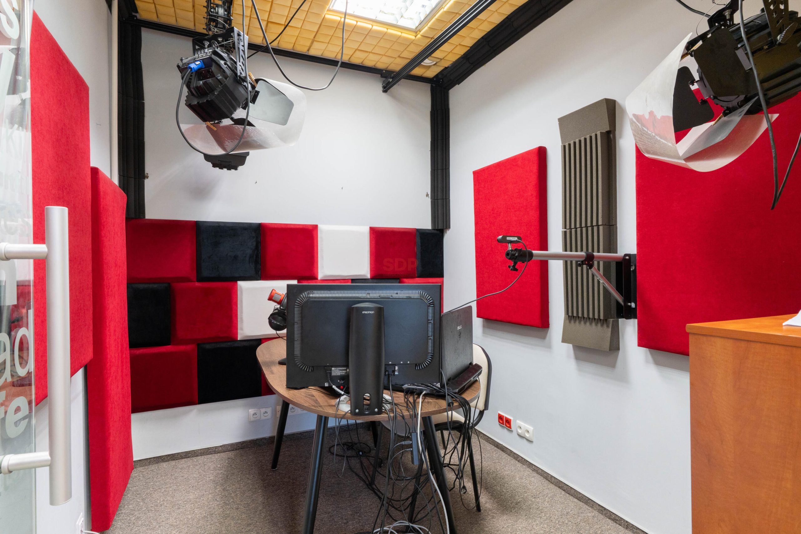 Lokal biurowy przy pętli autobusowej-11