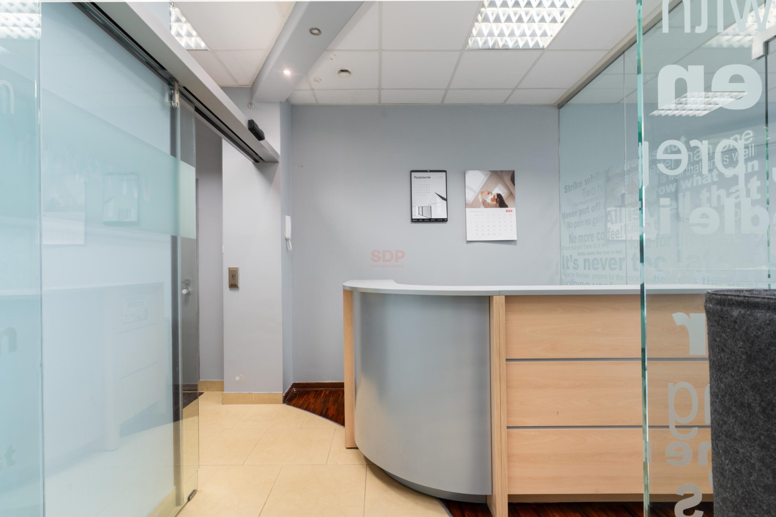 Lokal biurowy przy pętli autobusowej-3