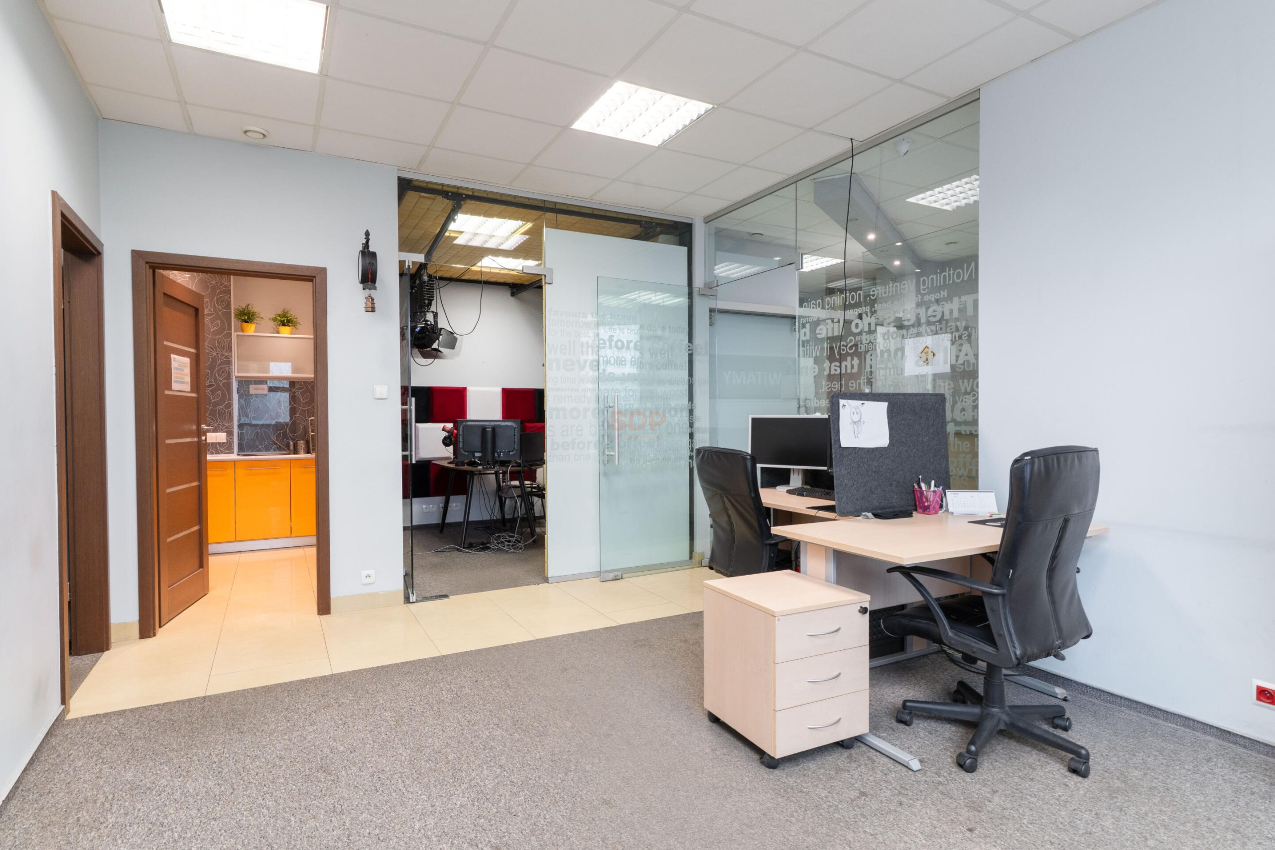 Lokal biurowy przy pętli autobusowej-4