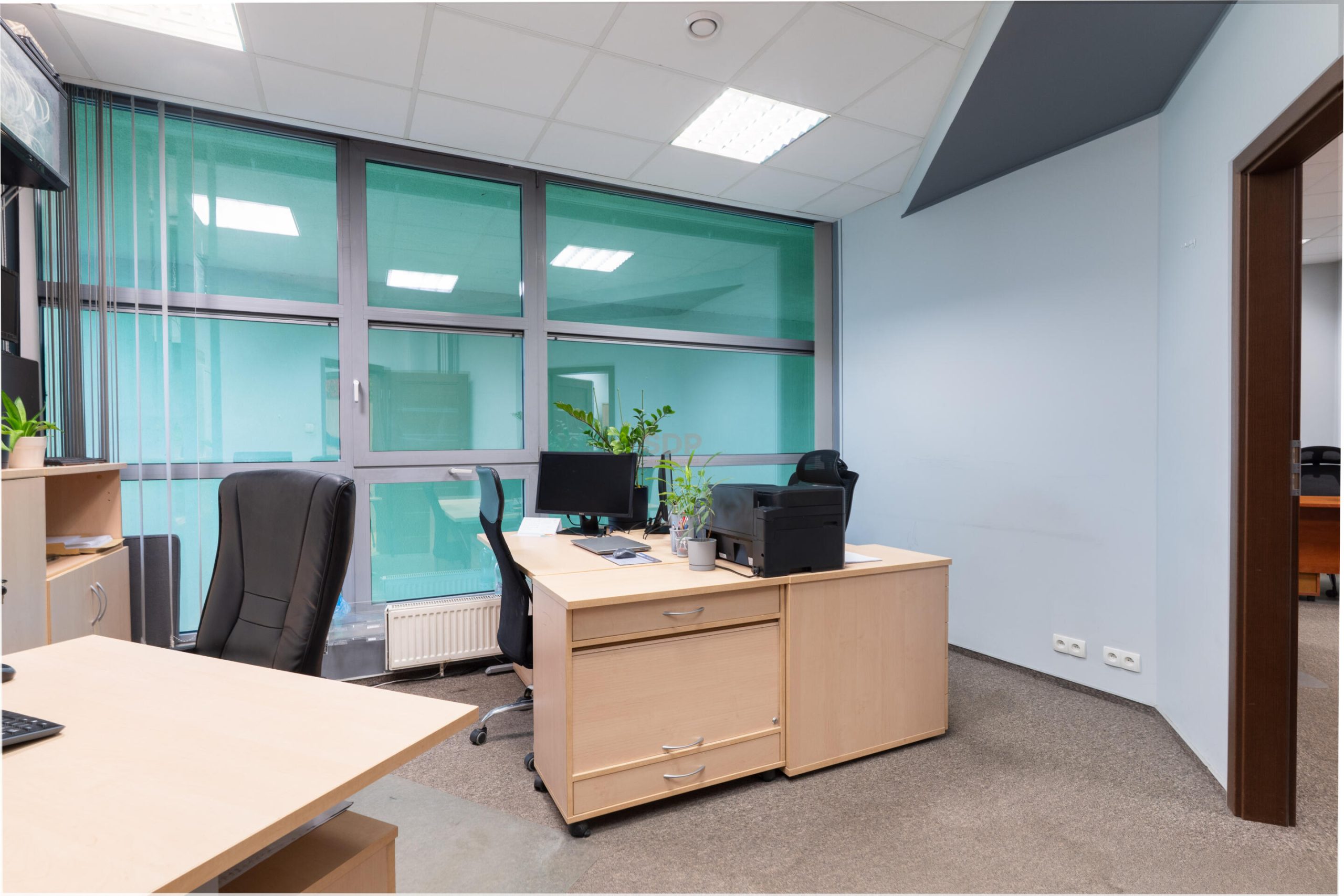 Lokal biurowy przy pętli autobusowej-8