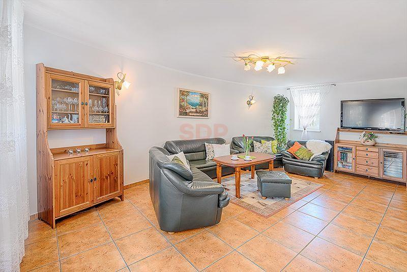 Duży dom przy lesie | Piękny ogród-9