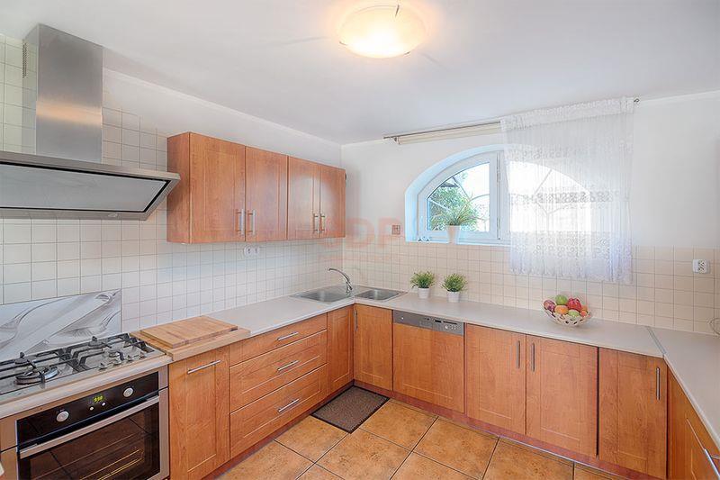 Duży dom przy lesie | Piękny ogród-10