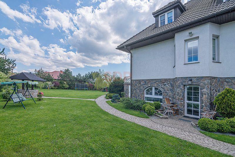 Duży dom przy lesie | Piękny ogród-13