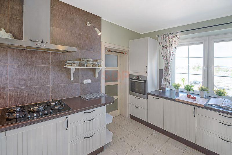 Duży dom przy lesie | Piękny ogród-6