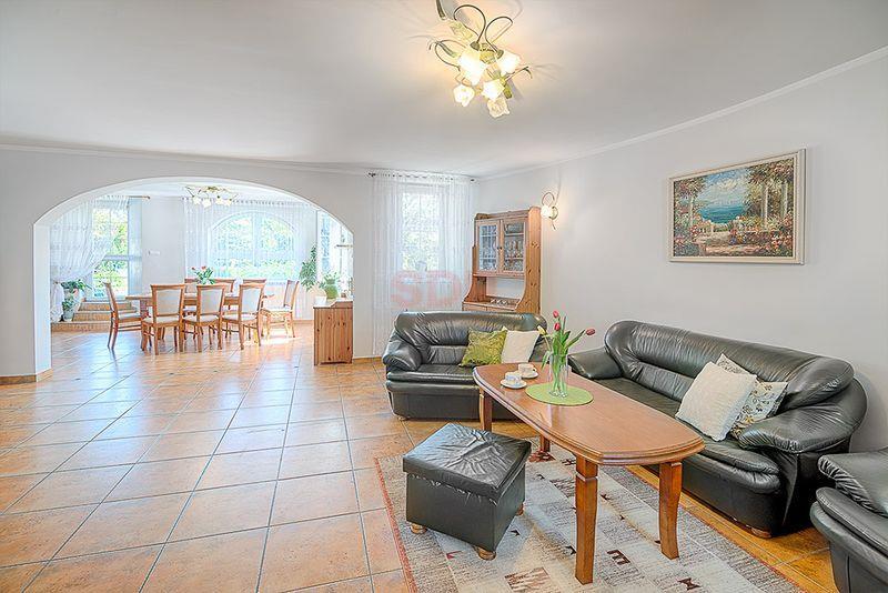 Duży dom przy lesie | Piękny ogród-8