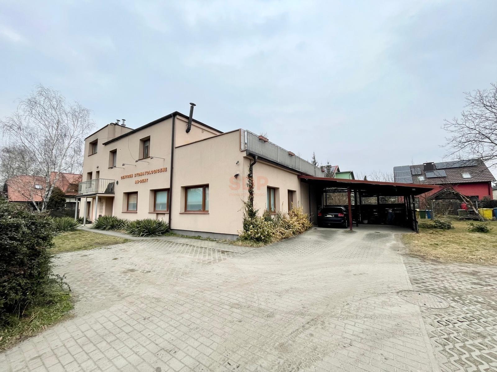 Dom wolnostojący z częścią mieszkalną i pod d.Gosp-11