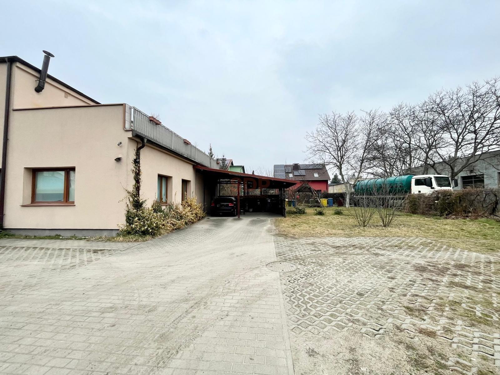 Dom wolnostojący z częścią mieszkalną i pod d.Gosp-12