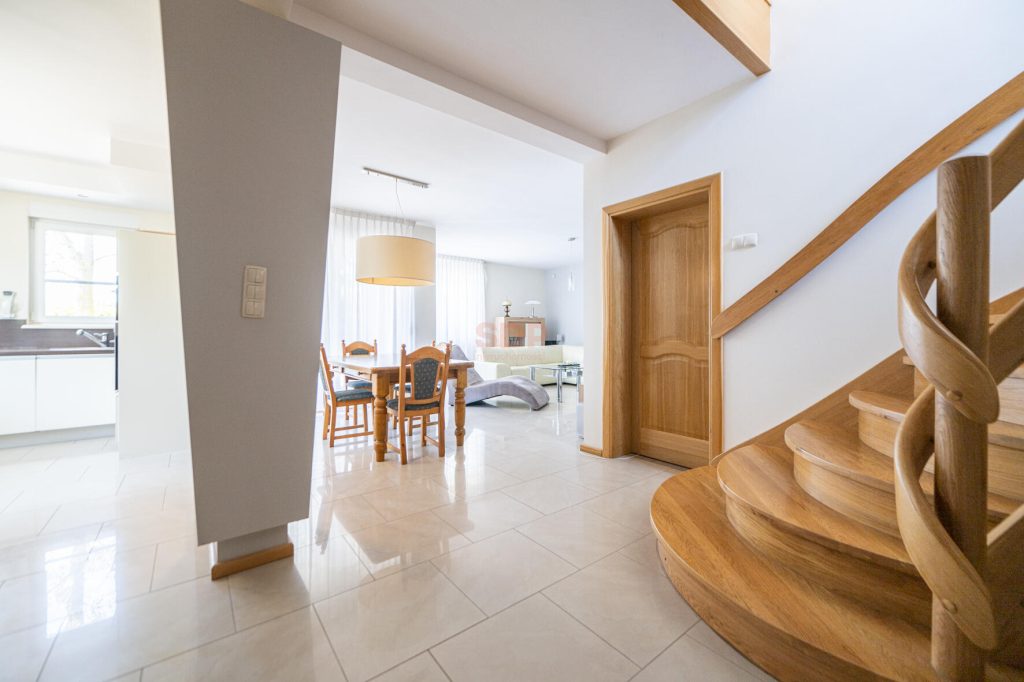 Piękny dom na dużej działce przy lesie. Nadolice Wielkie-0