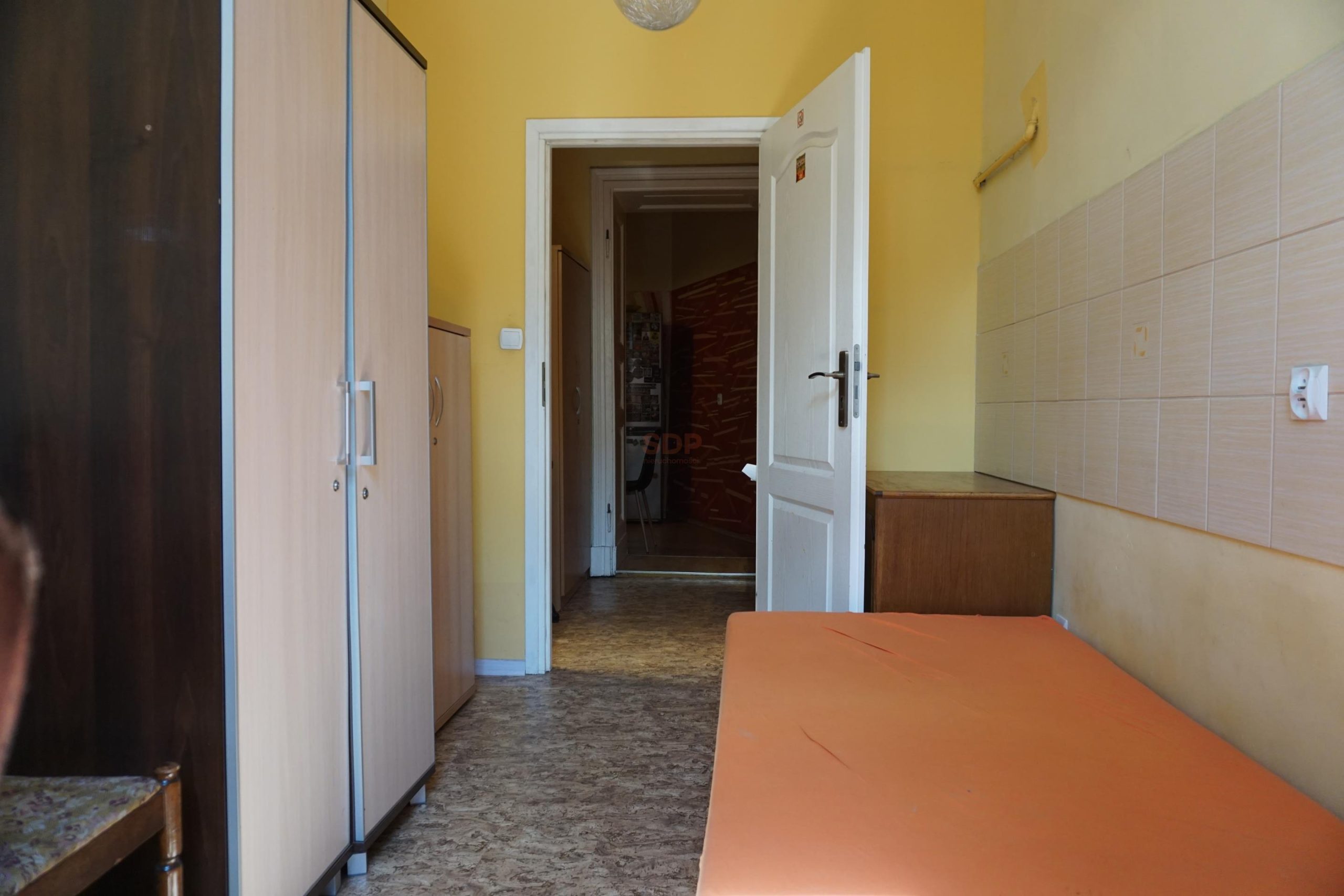 Balkon, oryginalna stolarka drzwiowa.-9