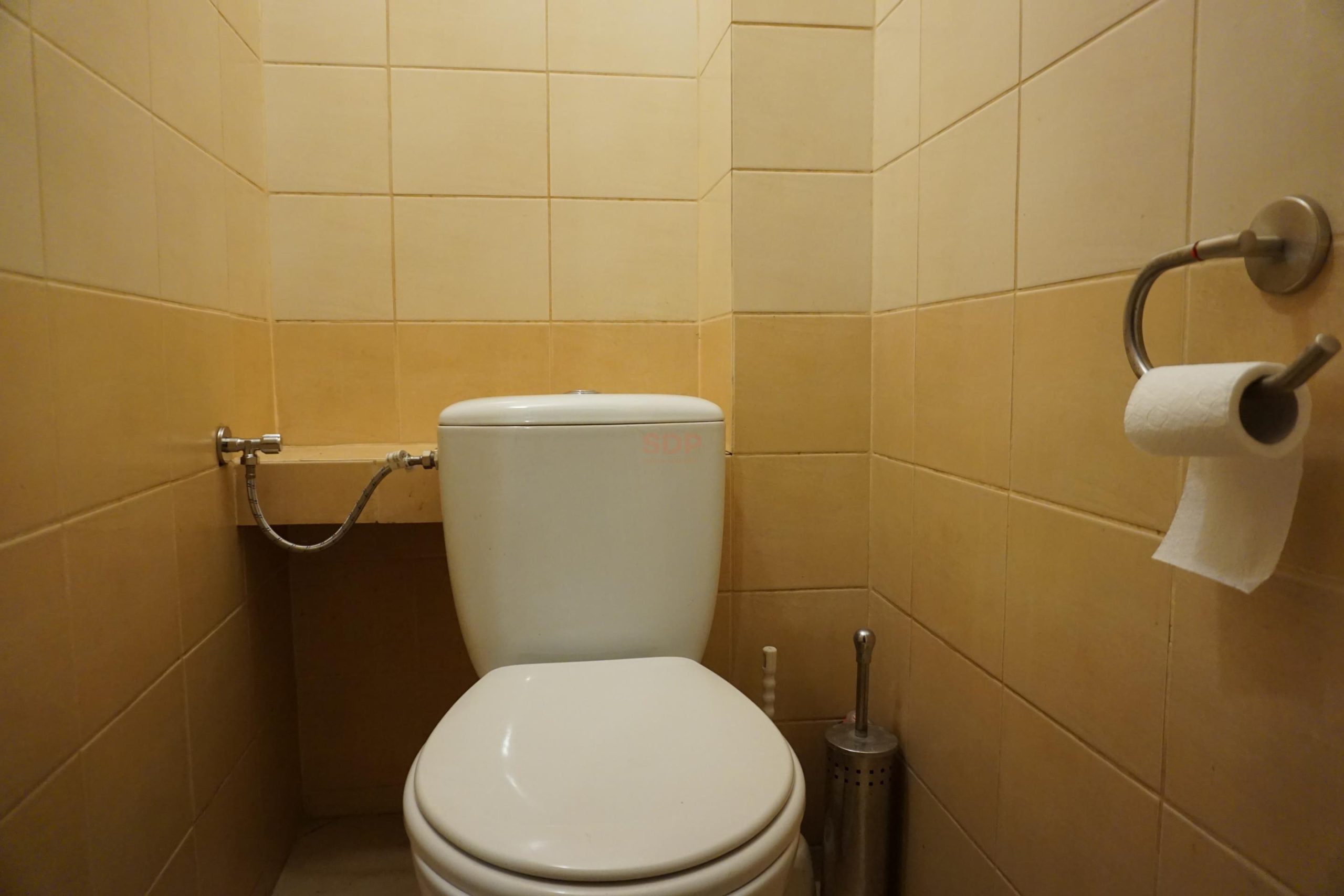 Balkon, oryginalna stolarka drzwiowa.-12