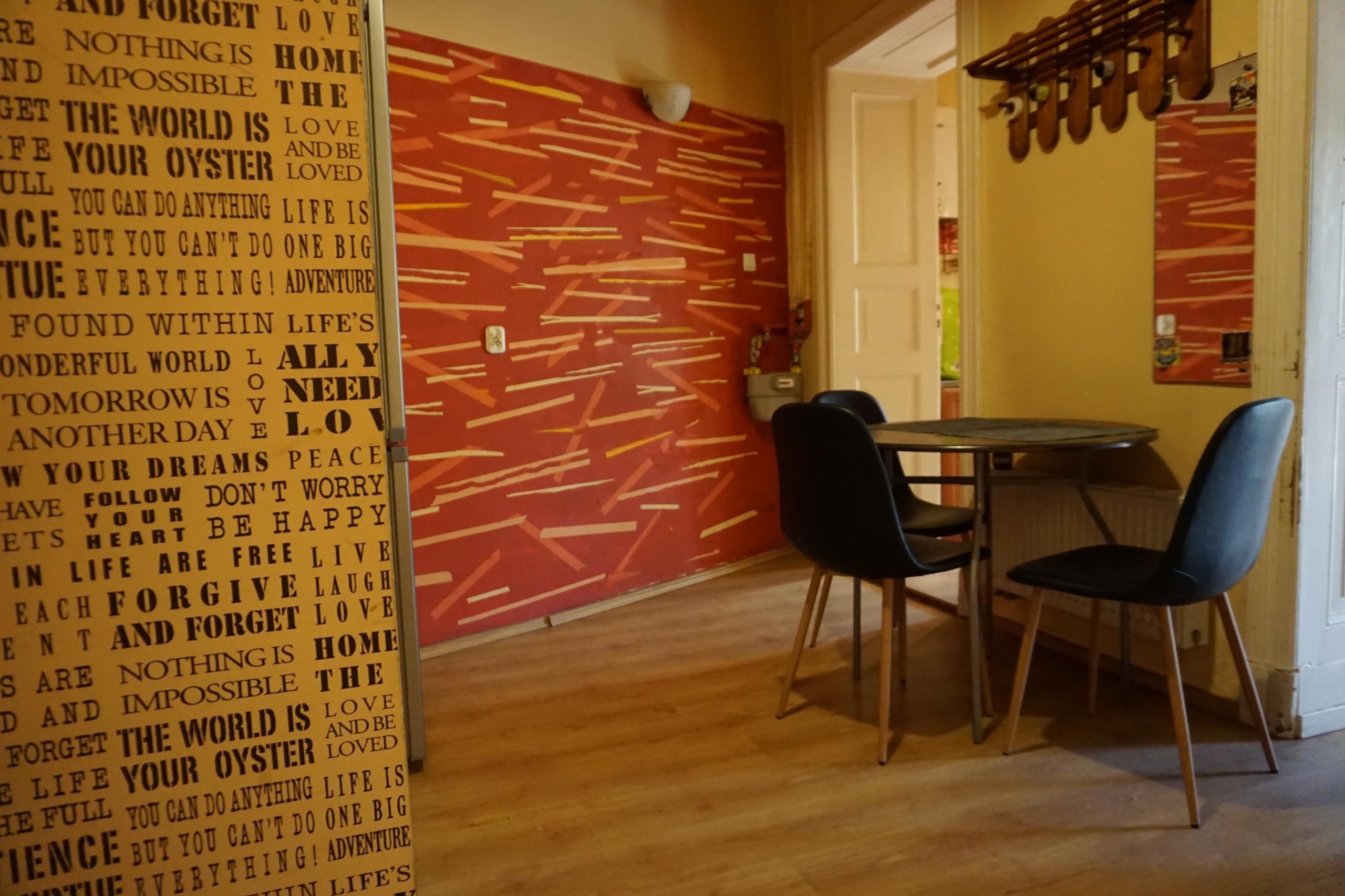 Balkon, oryginalna stolarka drzwiowa.-13