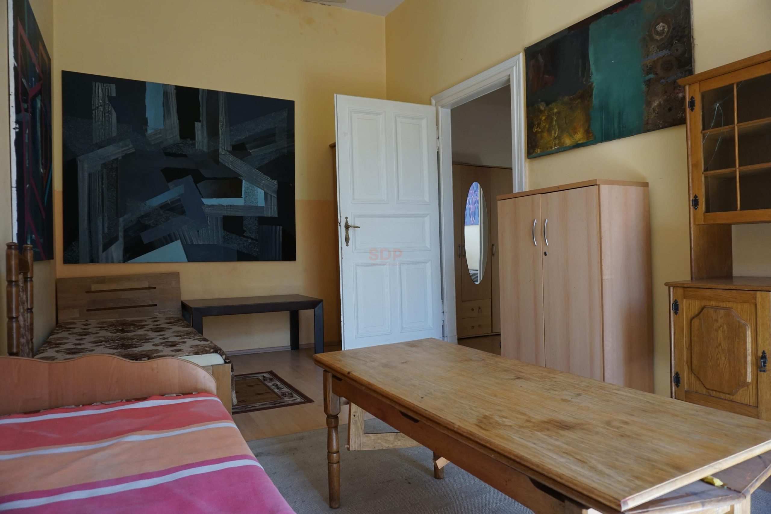 Balkon, oryginalna stolarka drzwiowa.-2