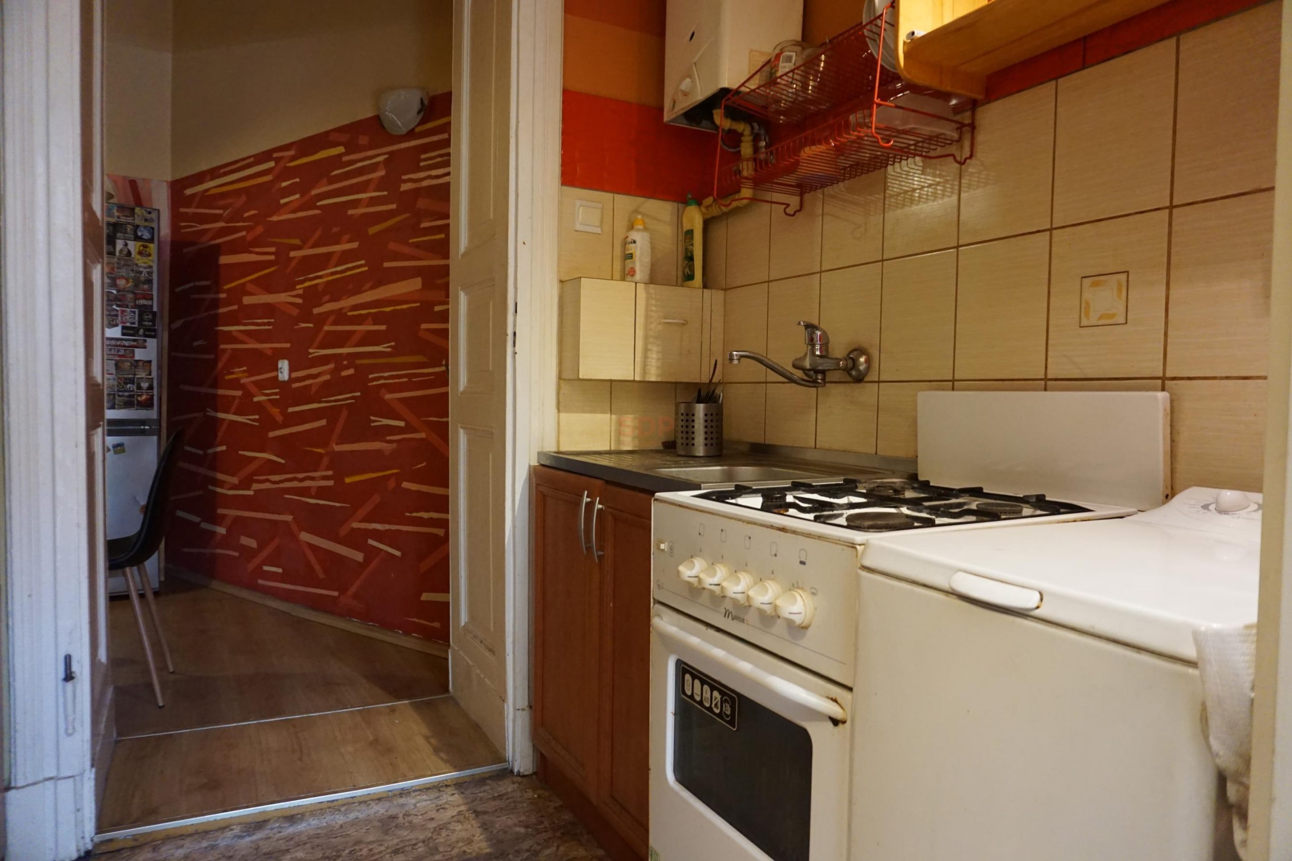 Balkon, oryginalna stolarka drzwiowa.-5