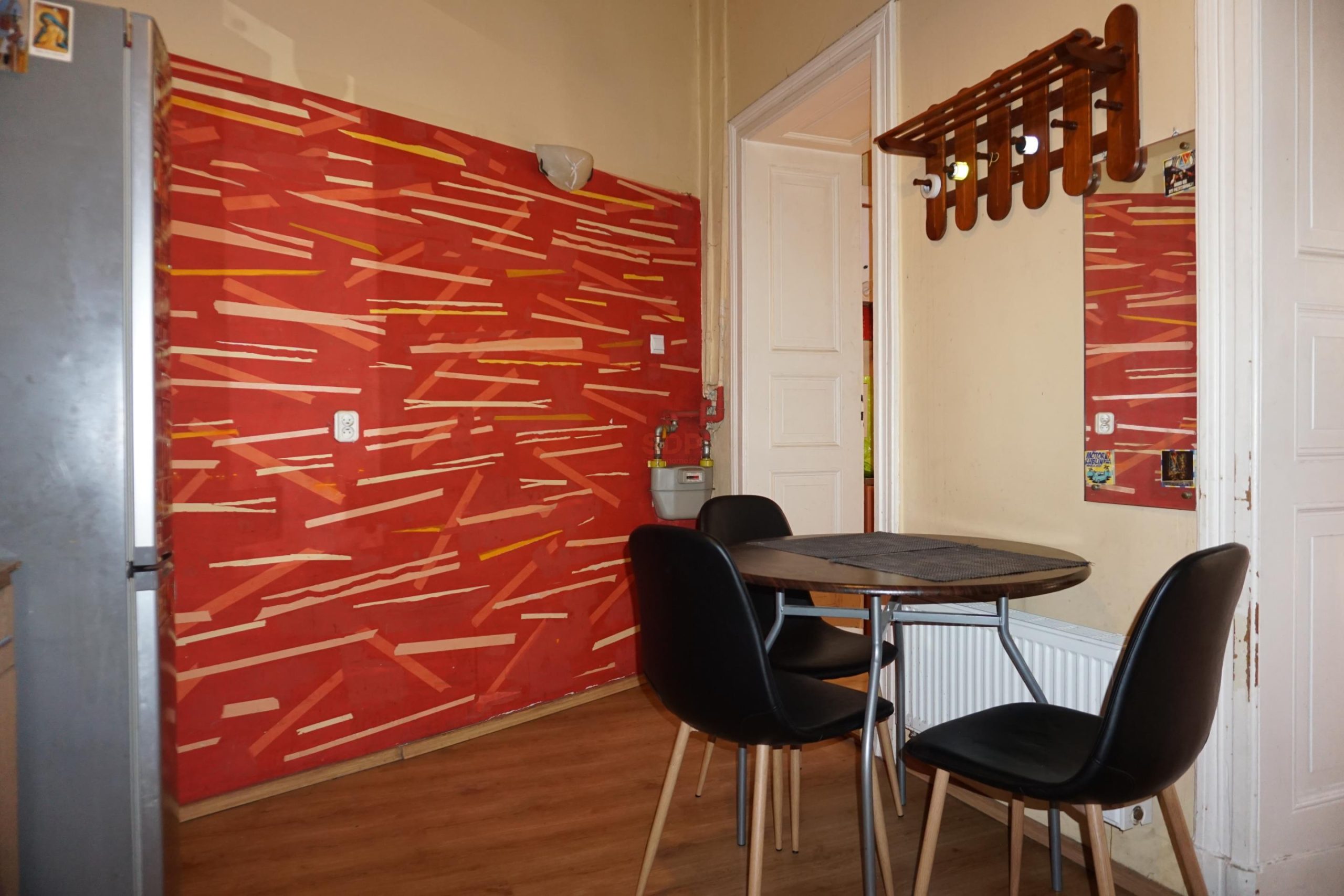 Balkon, oryginalna stolarka drzwiowa.-7