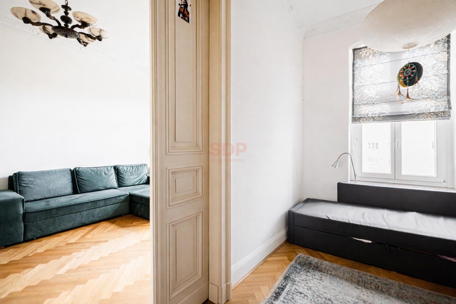 Oryginalna stolarka, wysokie stropy, przestronne pomieszczenia-9