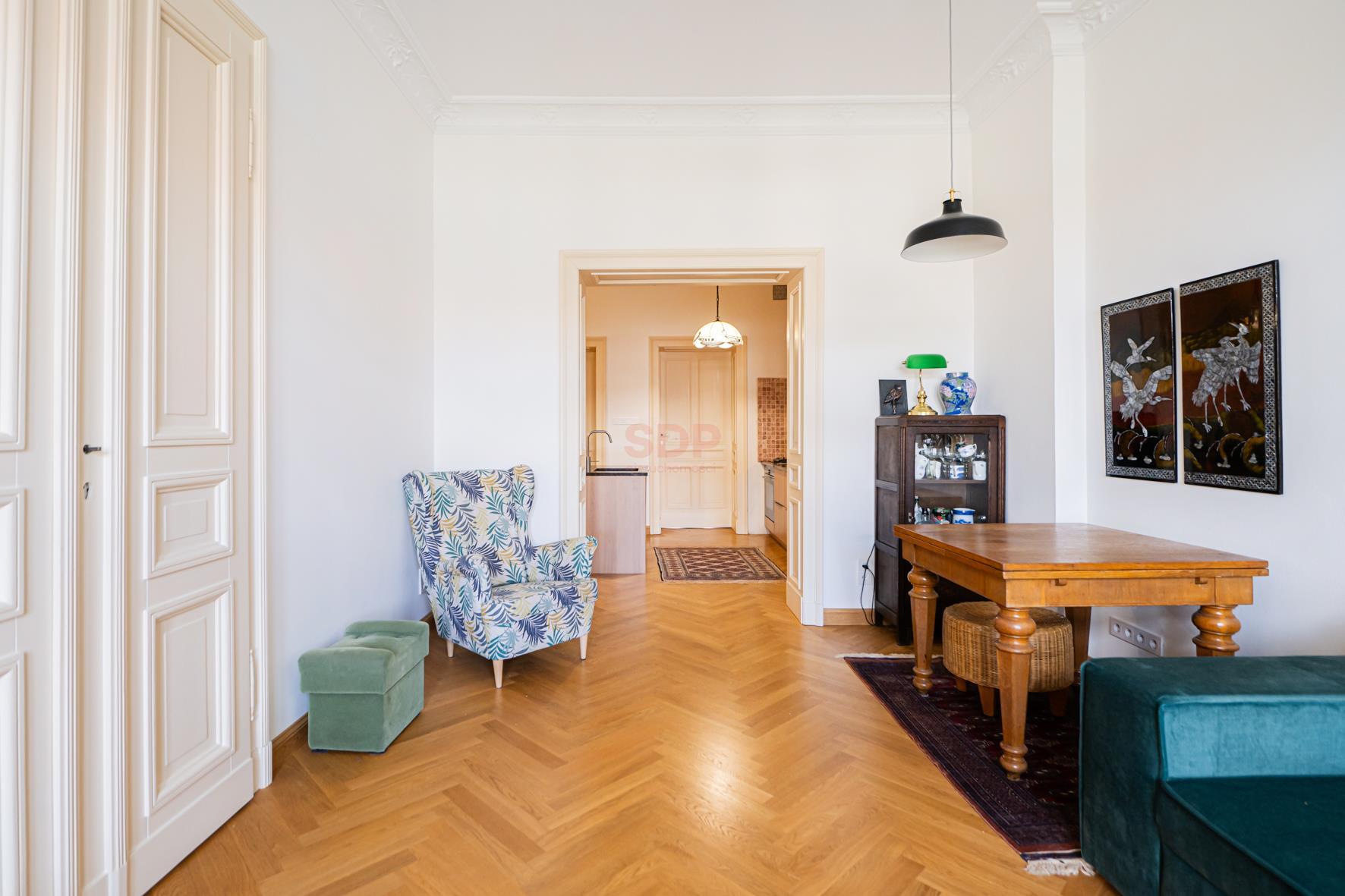 Oryginalna stolarka, wysokie stropy, przestronne pomieszczenia-7