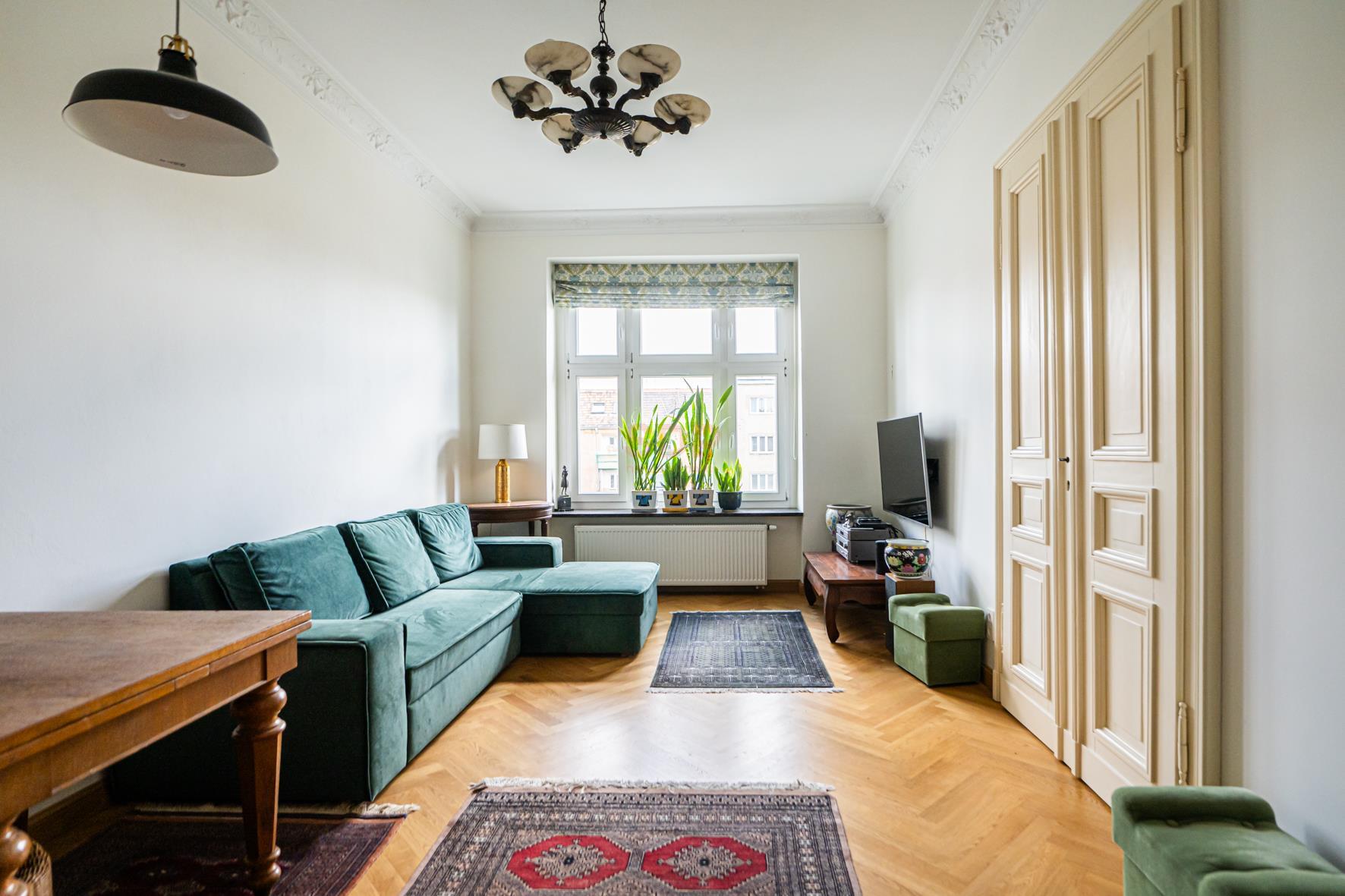 Oryginalna stolarka, wysokie stropy, przestronne pomieszczenia-8