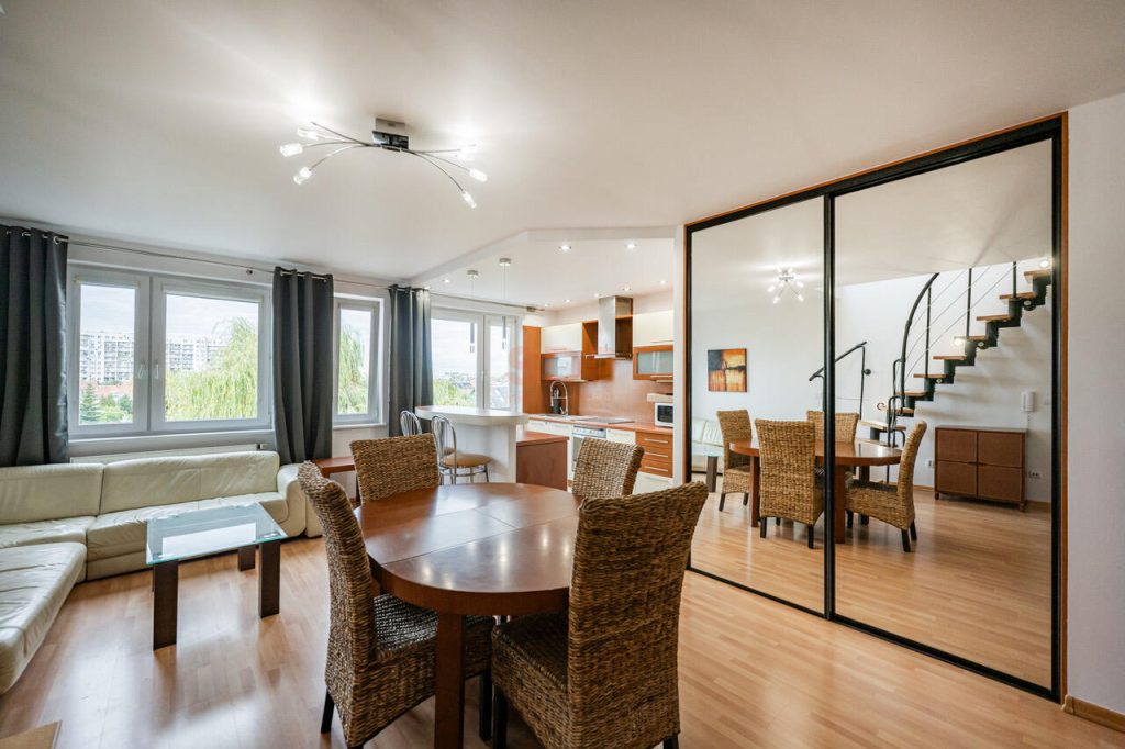 Gotowe mieszkanie z tarasem i dwoma balkonami-0