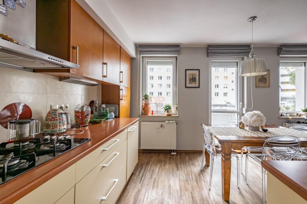 Centrum|Miejsce postojowe w garażu|4 pokoje|-0