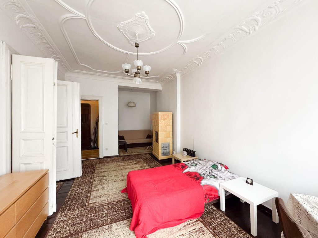3 pokoje w kamienicy w centrum – oryginalne detale-0