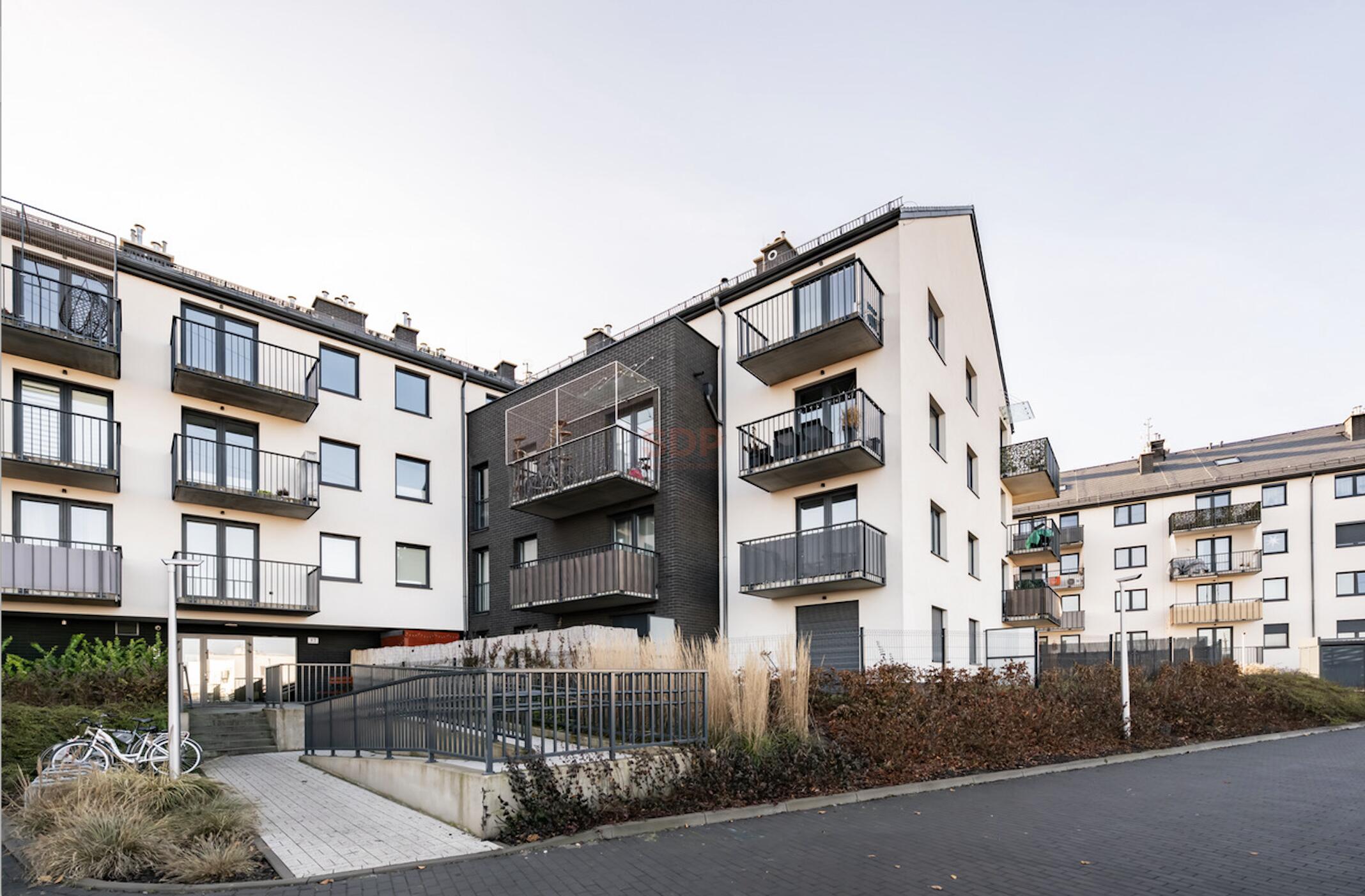 Ładne trzy pokoje w cichej okolicy na Wojszycach-16