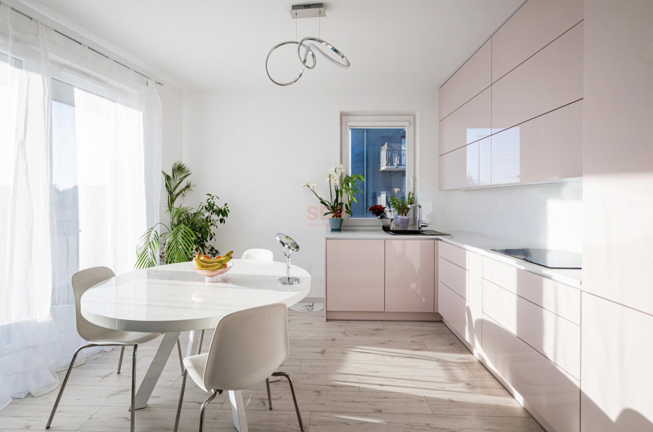 Ładne trzy pokoje w cichej okolicy na Wojszycach-4