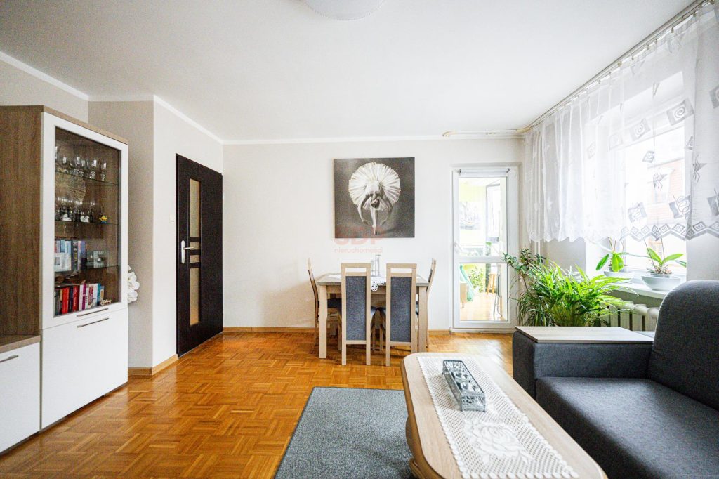 Mieszkanie z potencjałem przy pl. Grunwaldzkim z balkonem i piwnicą-0