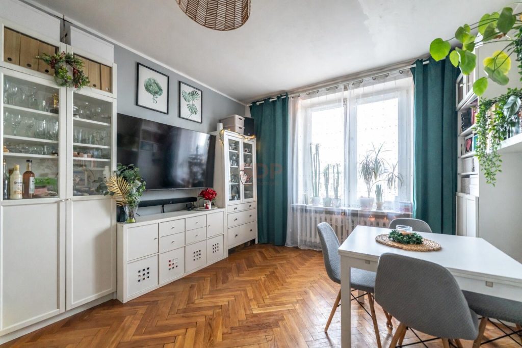 3 pokoje z balkonem i osobną kuchnią w centrum + parking za szlabanem-0