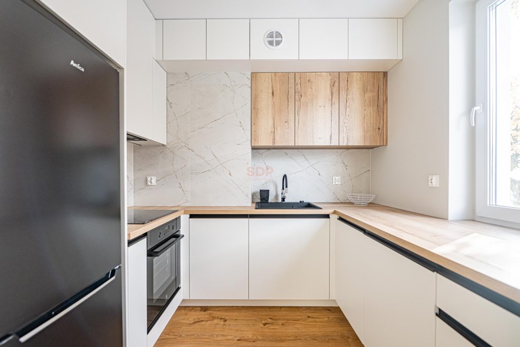 Nowe, narożne, 3.pok, z balkonem i garażem z 2023!-0