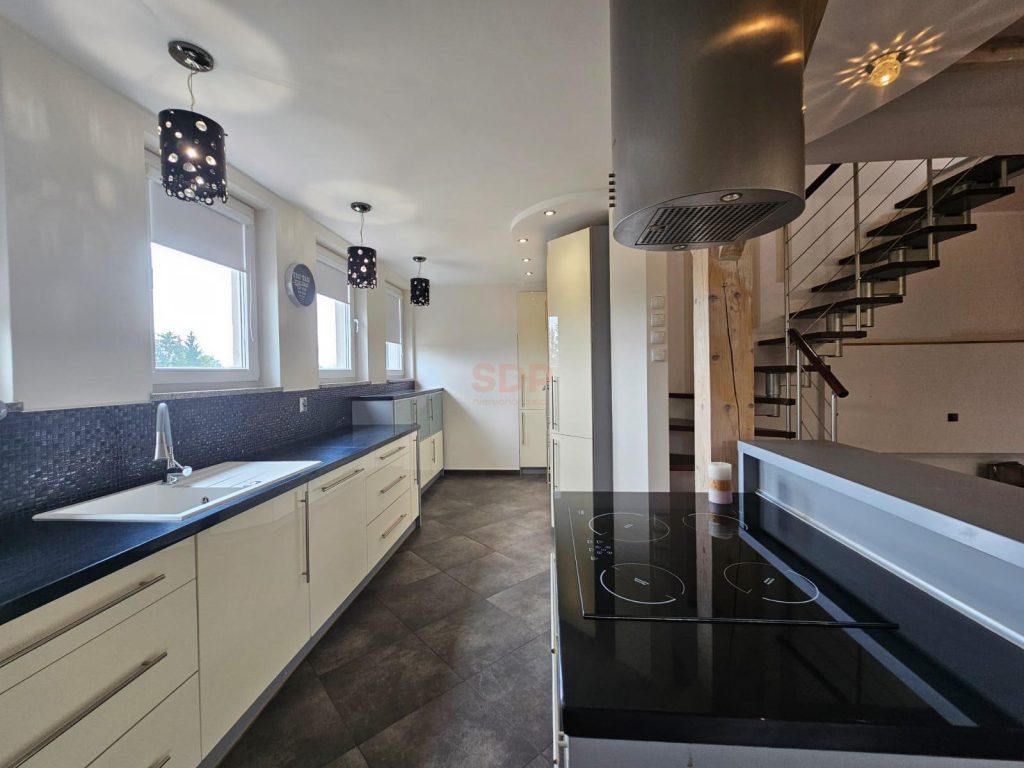 Przstronne 4 pokoje, dwa poziomy, Groblice-0