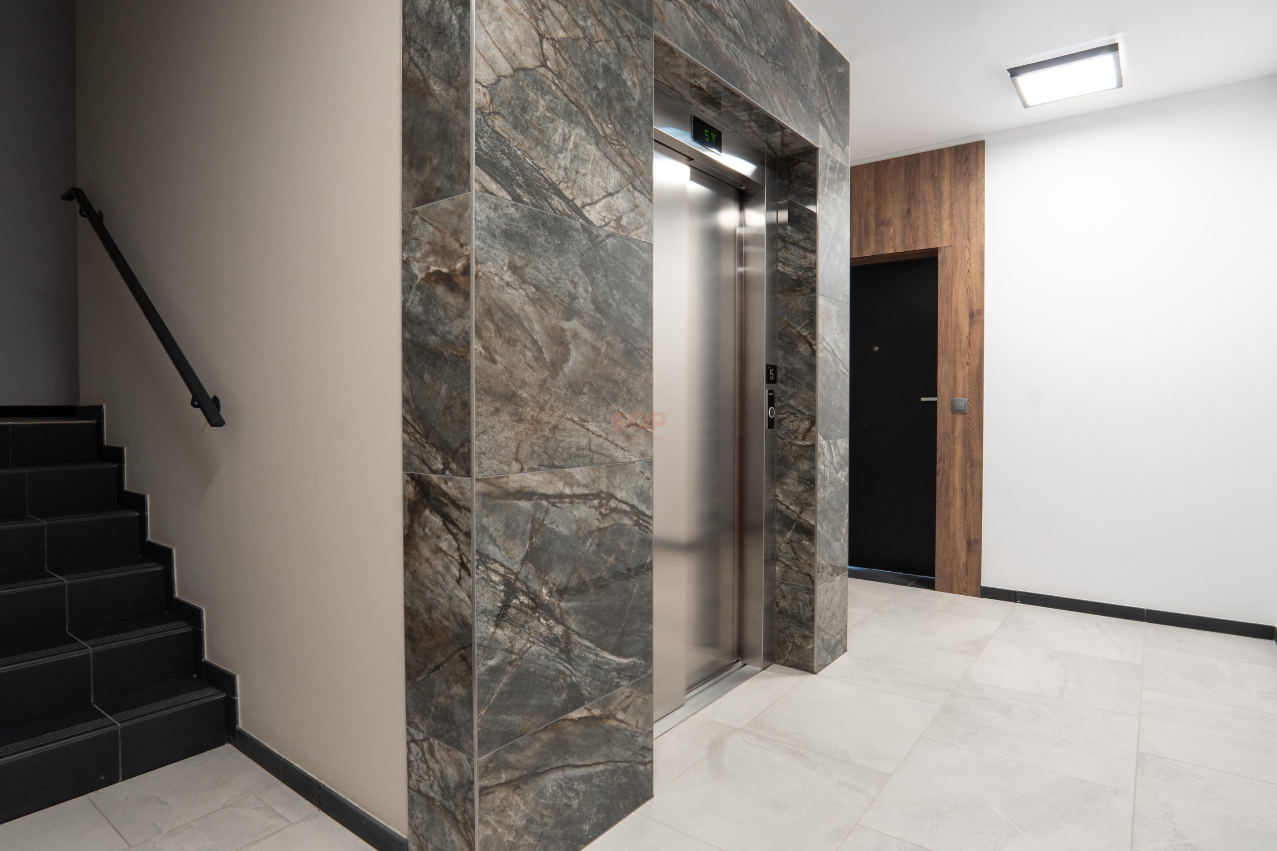 Możliwość najmu na 6 miesięcy | Pierwszy najem | Garaż-13