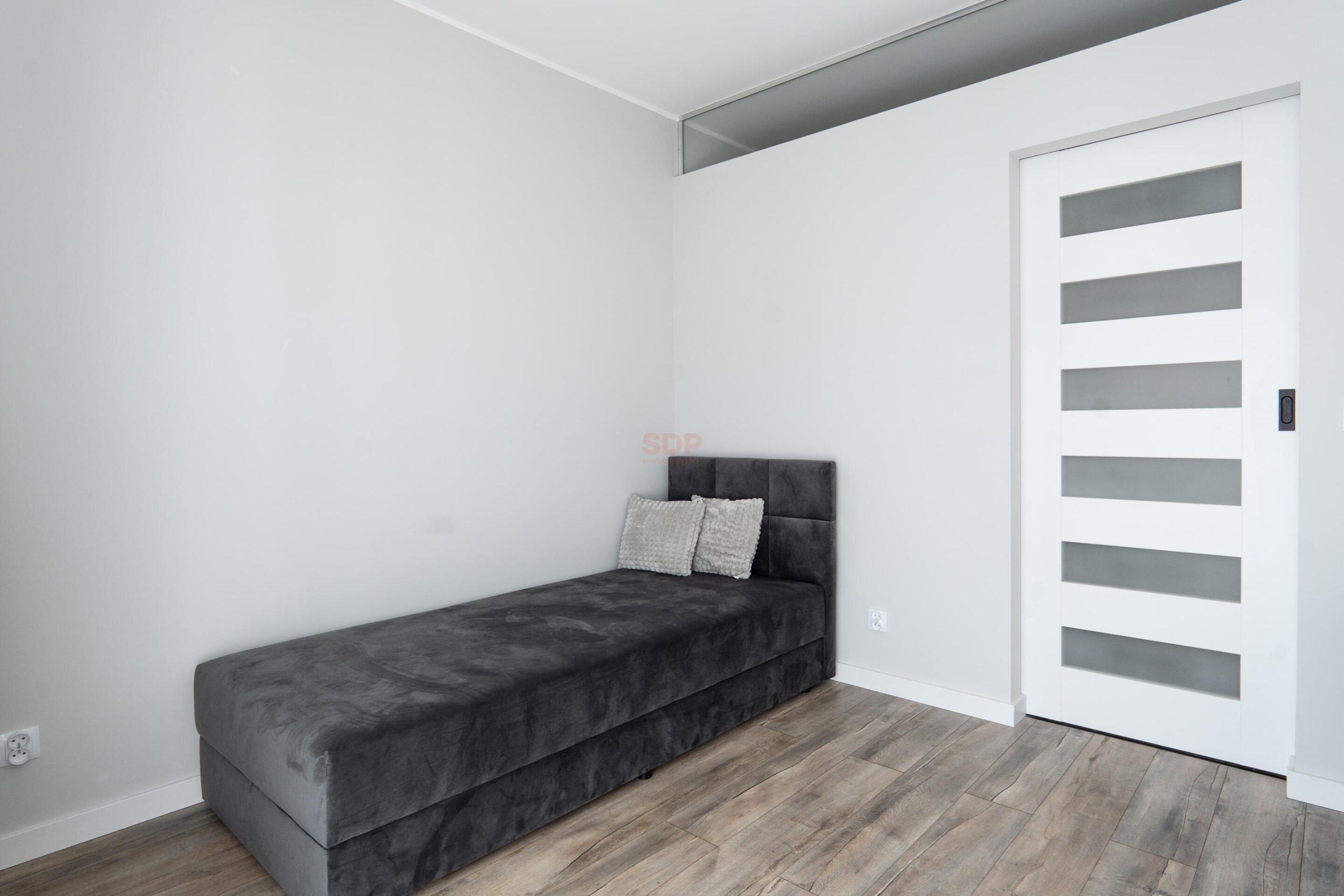 Możliwość najmu na 6 miesięcy | Pierwszy najem | Garaż-7